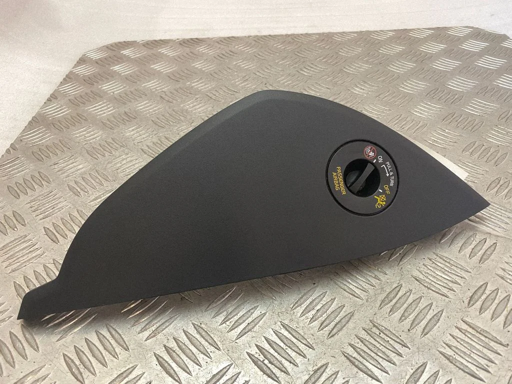 Dashboard side end trim 31363696