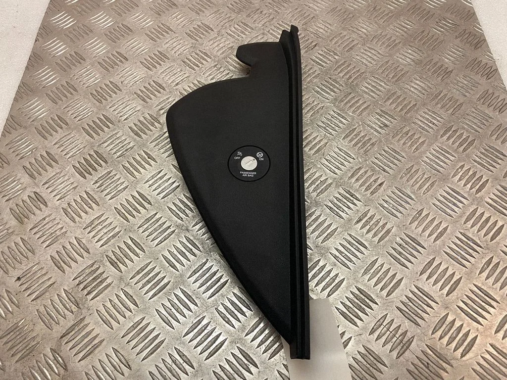 Armatuurlaua külje viimistluspaneel 84785N7100