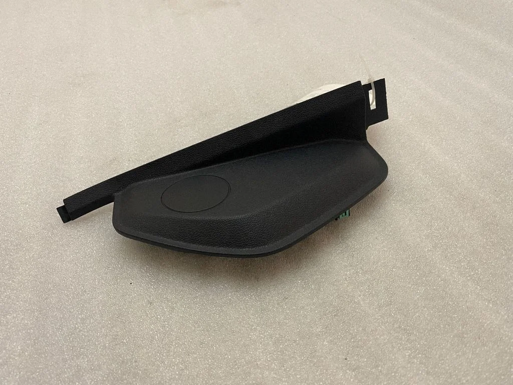 Dashboard side end trim LV4BS044C60A