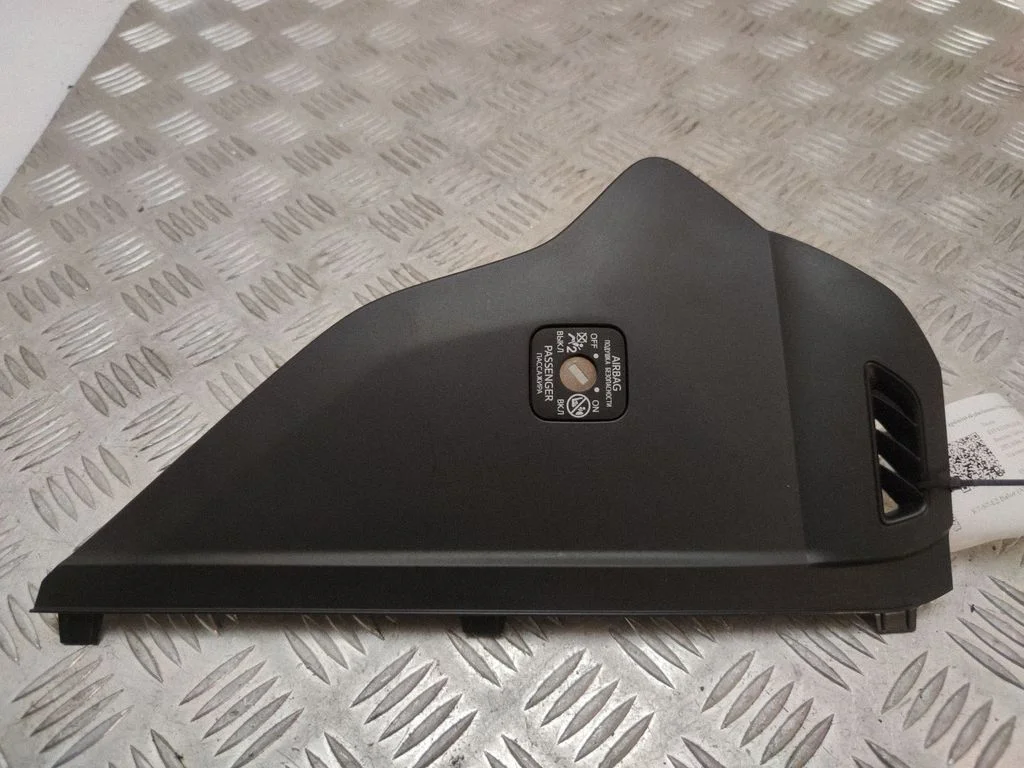 Dashboard side end trim – Toyota RAV 4 (XA50) (2018-)