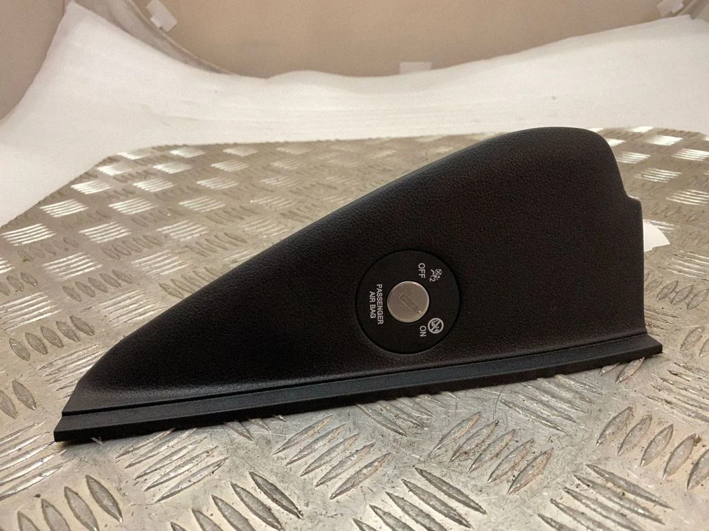Dashboard side end trim 84766F1100