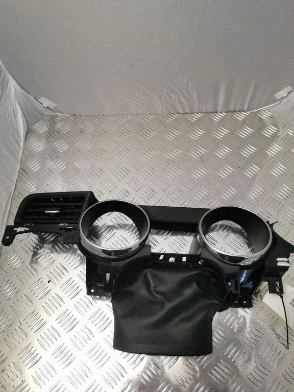 Dashboard trim – Ford Mustang VI (2015-)