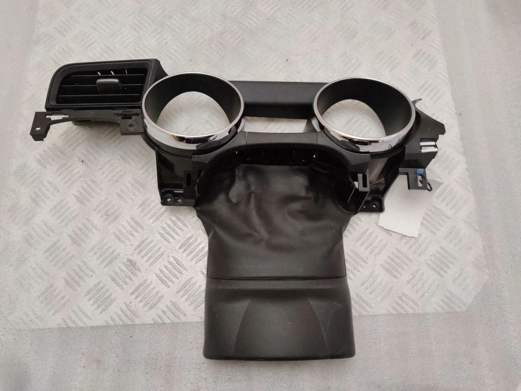 Dashboard trim – Ford Mustang VI (2015-)