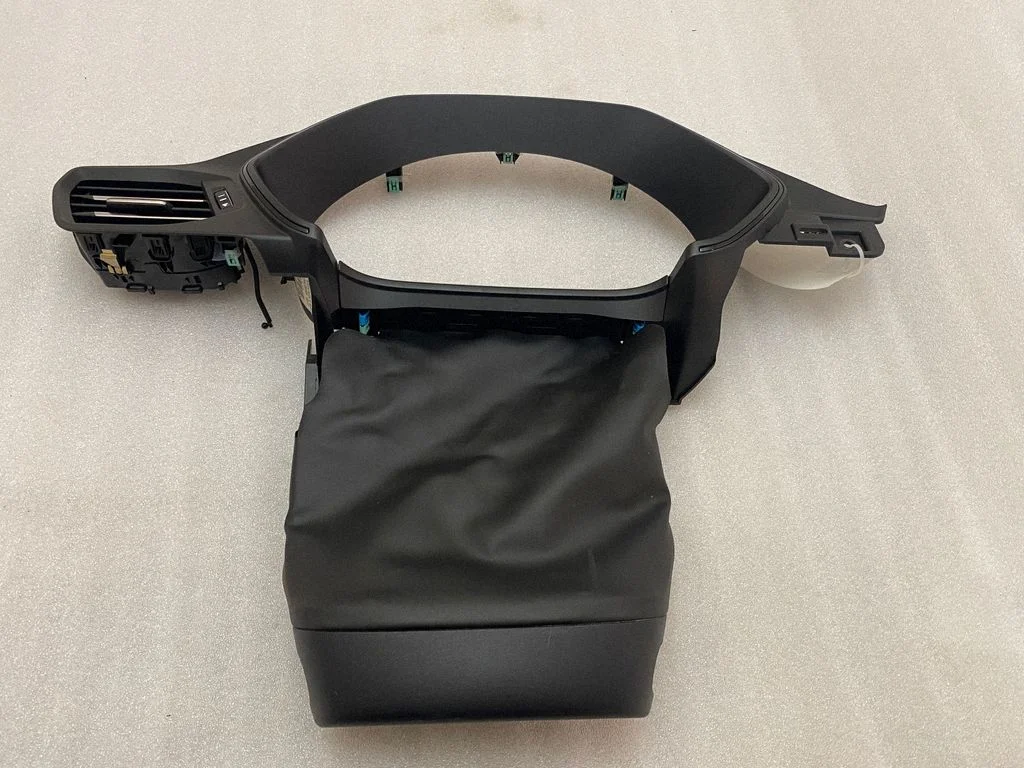 Dashboard trim LV4BS044D70GF