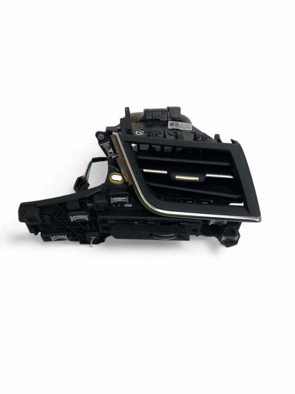 Dashboard side air vent grill/cover trim 4M2820902