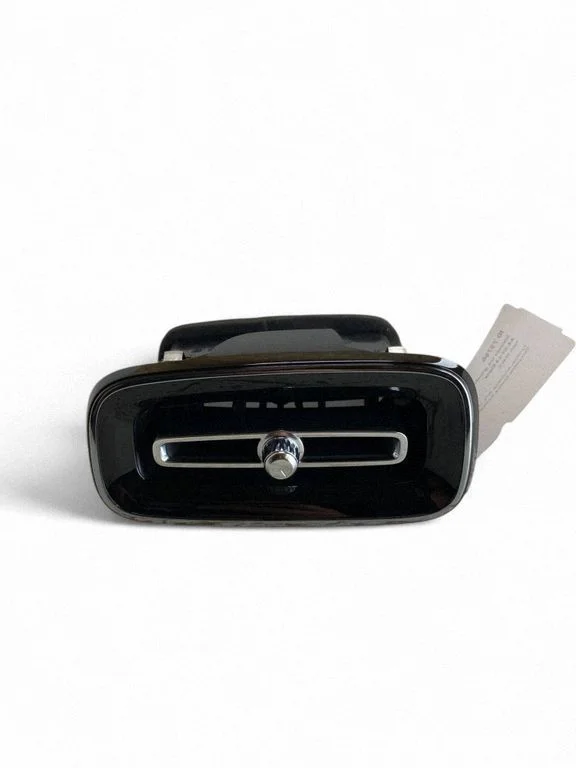Dashboard side air vent grill/cover trim 31442626