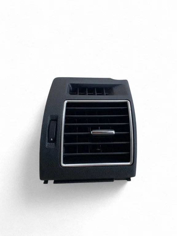 Armatuurlaua külje õhutusresti kate – Toyota Land Cruiser (J150) (2009-)