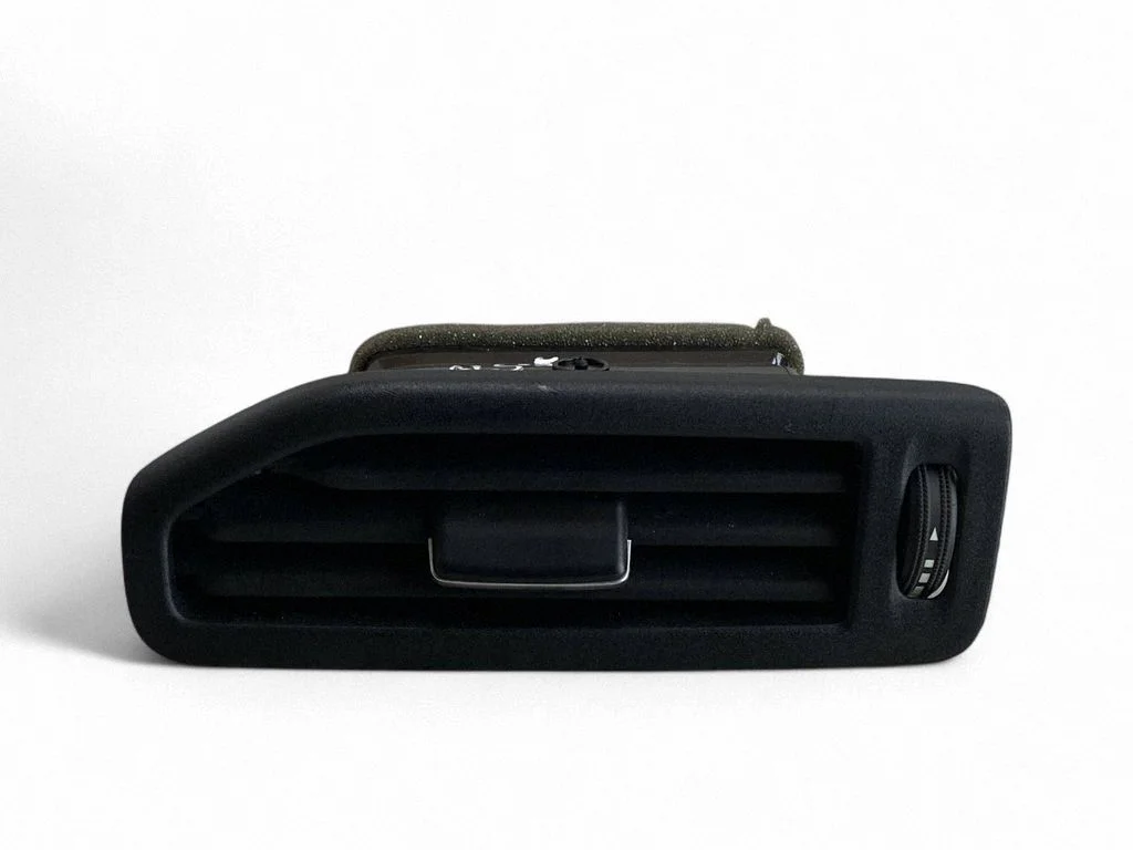 Dashboard side air vent grill/cover trim A1668300954