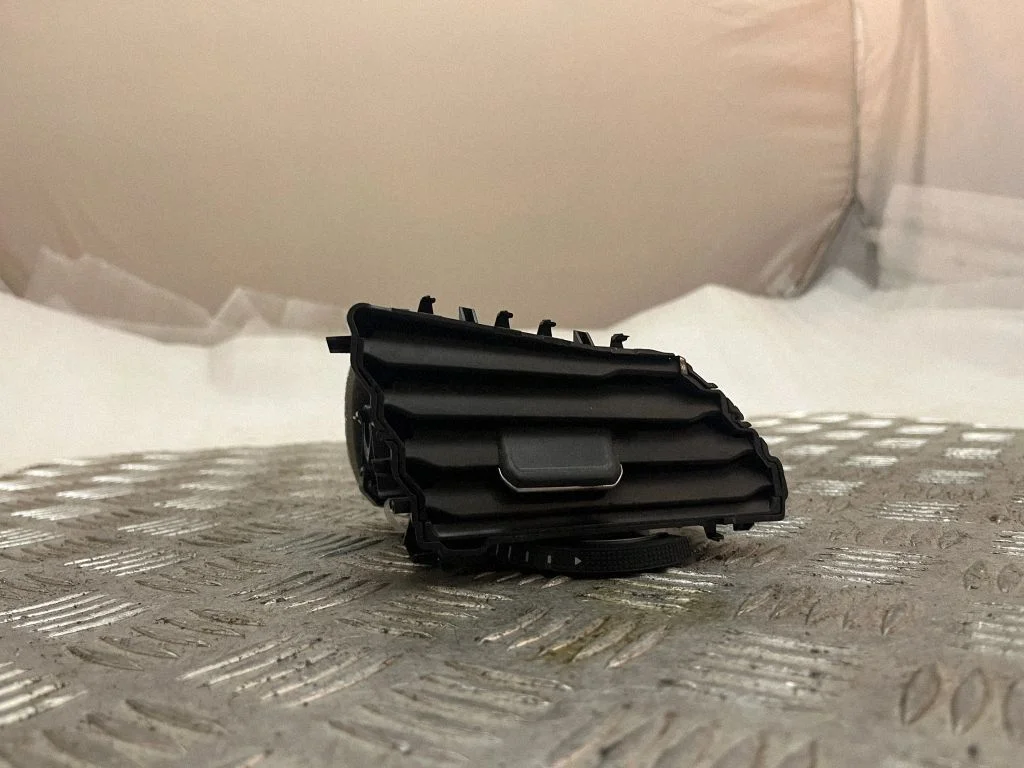 Dashboard side air vent grill/cover trim 5NM819709
