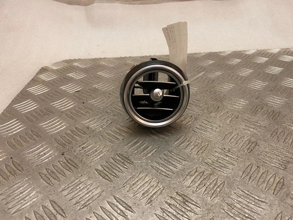 Armatuurlaua külje õhutusresti kate – Mercedes-Benz GLC-klass C253 (2016-)