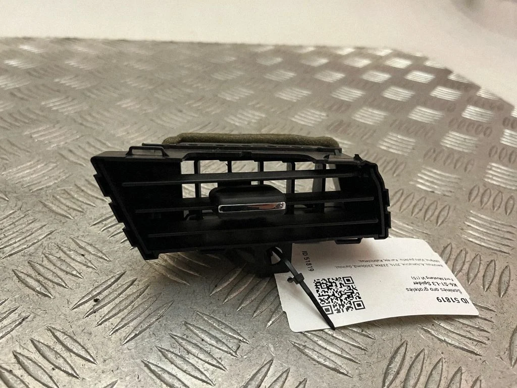 Dashboard side air vent grill/cover trim FR3B19893A