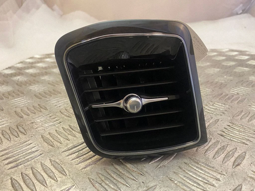 Dashboard side air vent grill/cover trim 31417692