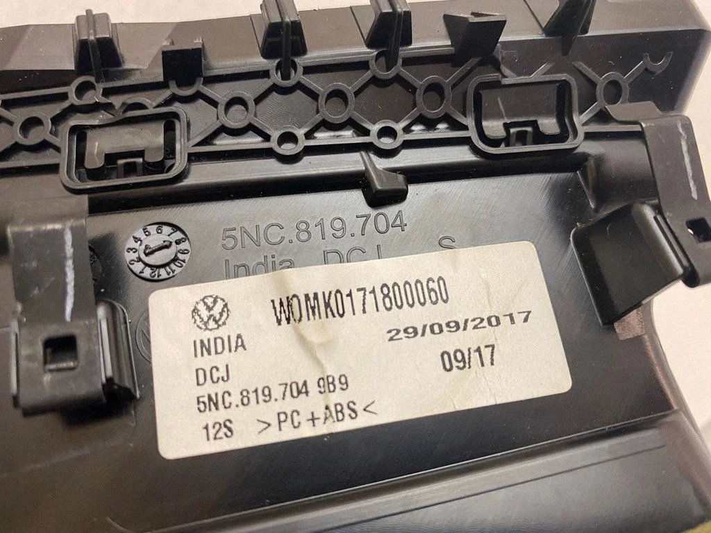 Boczne kratki nawiewu 5NC819704