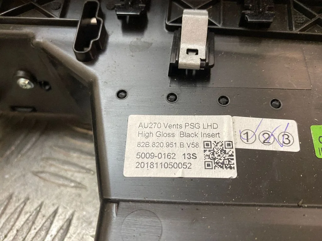 Dashboard side air vent grill/cover trim – Audi A1 (2018-)