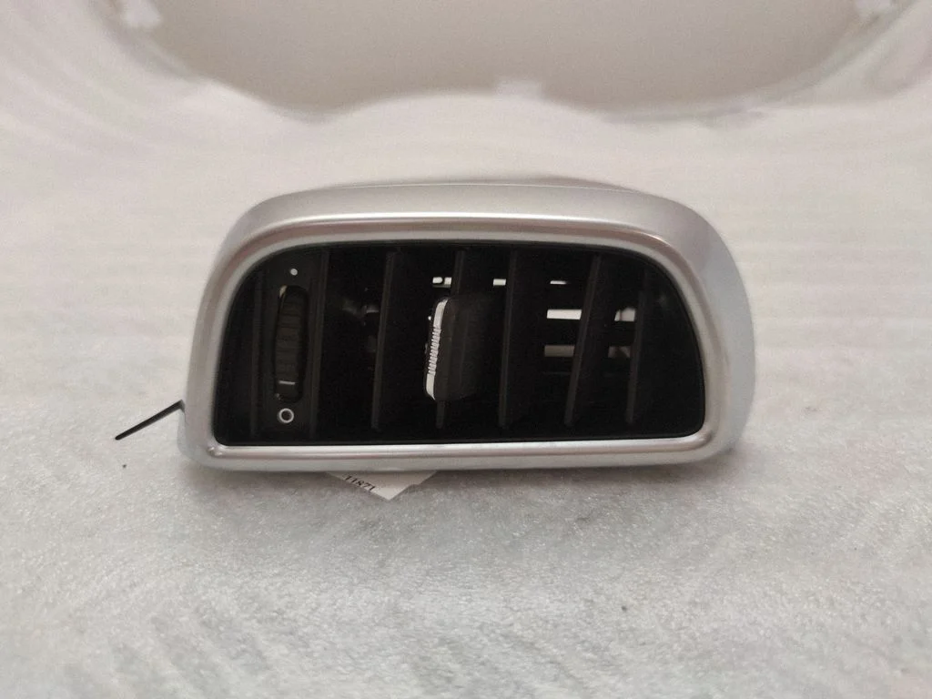 Dashboard side air vent grill/cover trim 7P5819203B