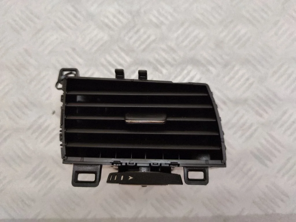 Dashboard side air vent grill/cover trim 5565048110