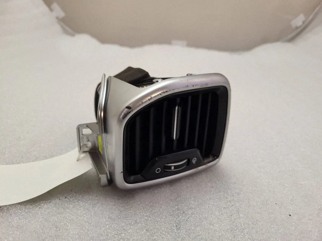Dashboard side air vent grill/cover trim 97480F1AA0