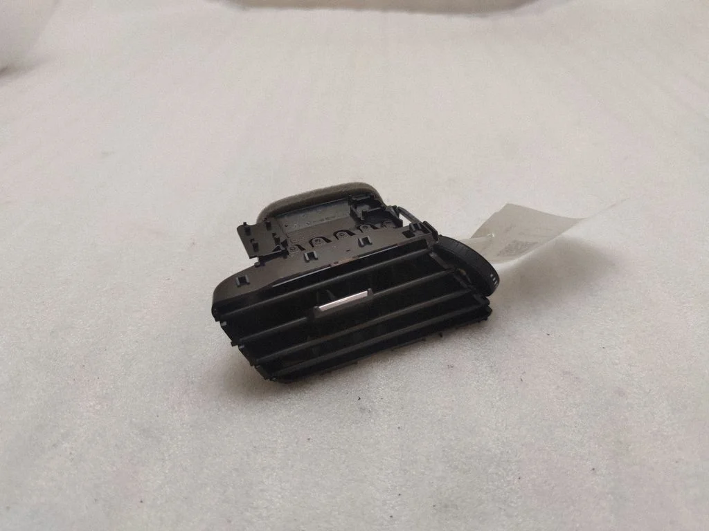 Dashboard side air vent grill/cover trim 9292739