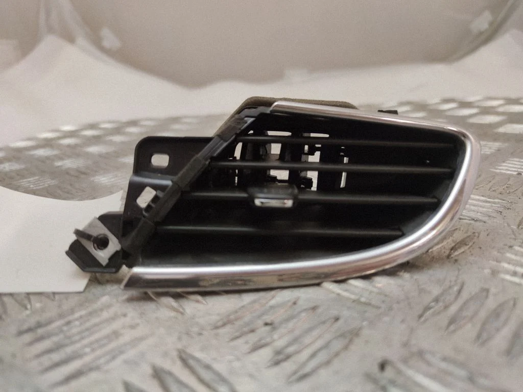 Dashboard side air vent grill/cover trim 42570818 – Buick Encore GX I (2019-)