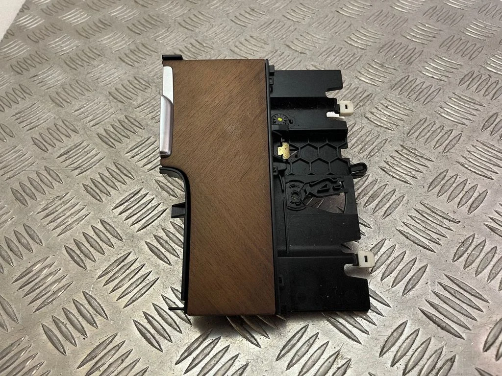 Ashtray (front) – Volvo XC90 (2014-)