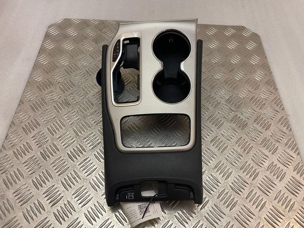 Center console decorative trim 6FD931AAAB