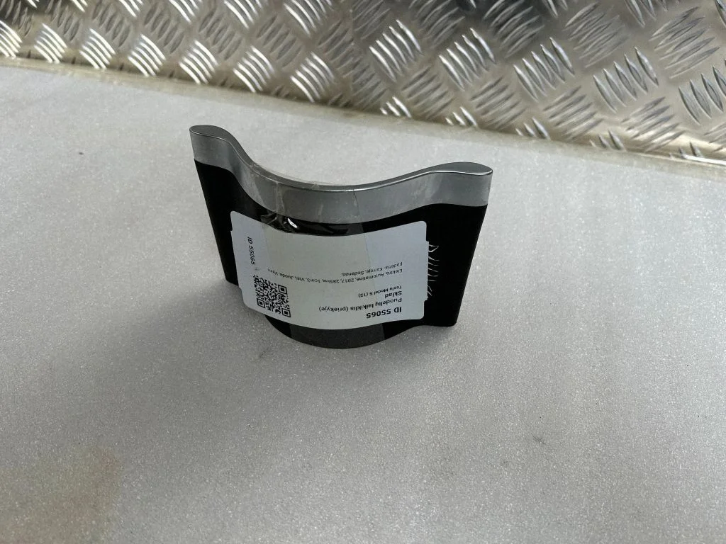 Cup holder front 150138