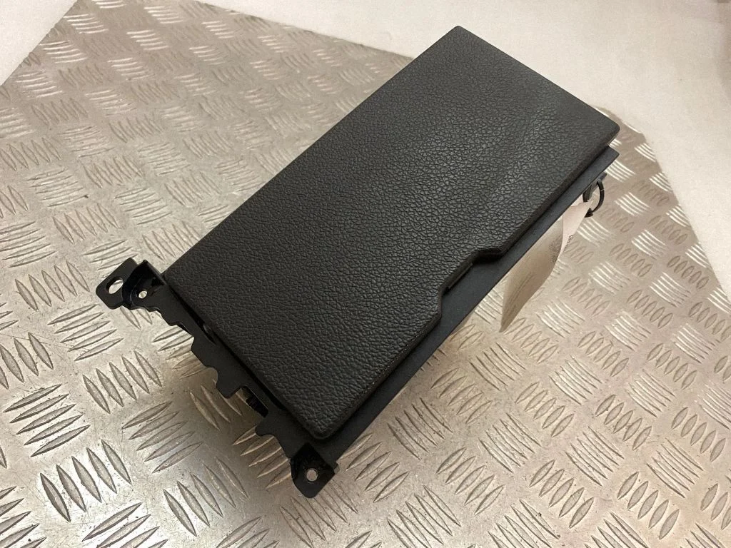 Cup holder front – Ford Mustang V (2005-2014)