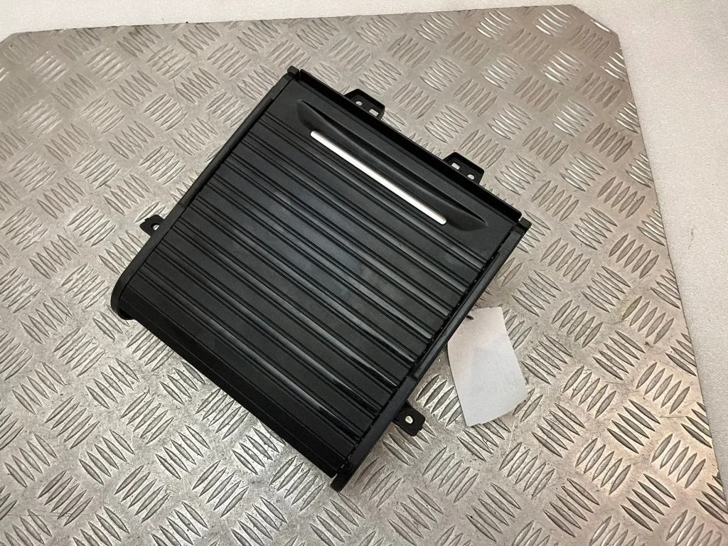 Cup holder front 9315333