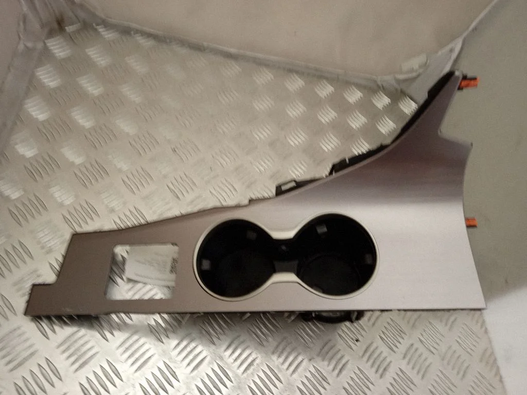 Cup holder front – Lexus RX 450H (2016-)