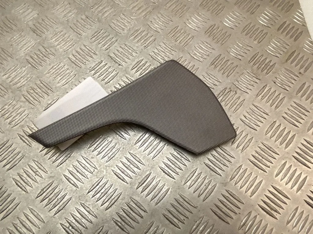Przednia listwa ozdobna GX73237B43B