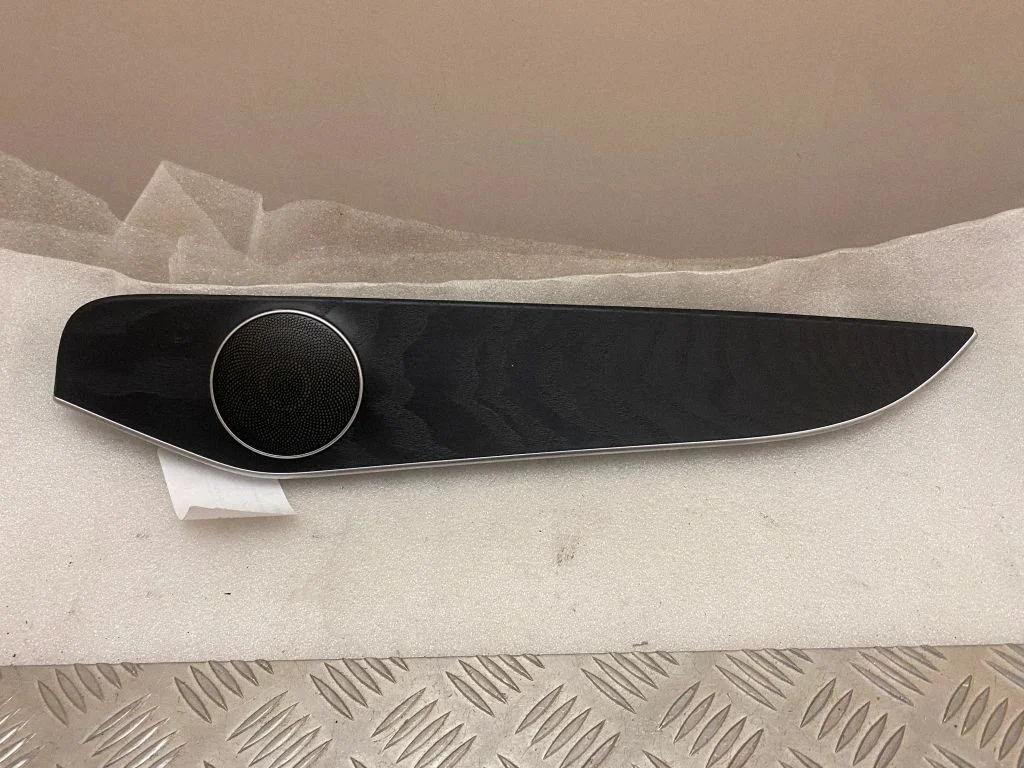 Other rear door trim element A2057307622