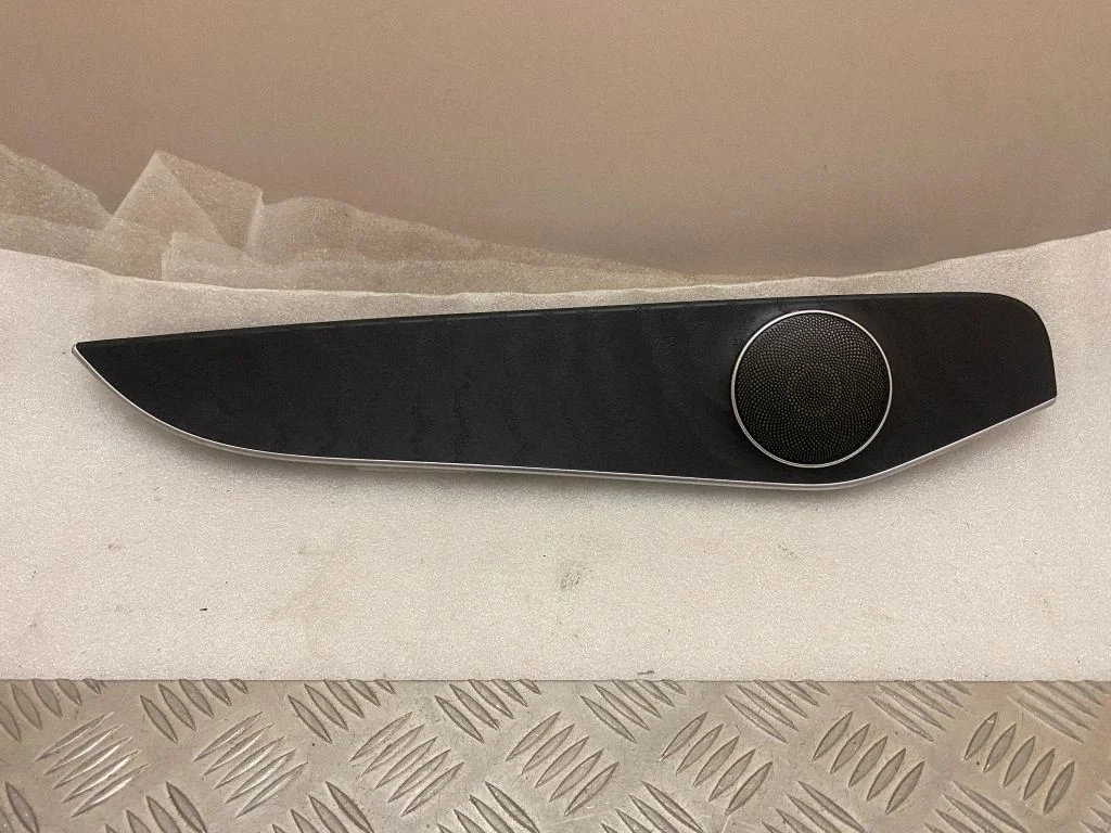 Other rear door trim element A2057307522