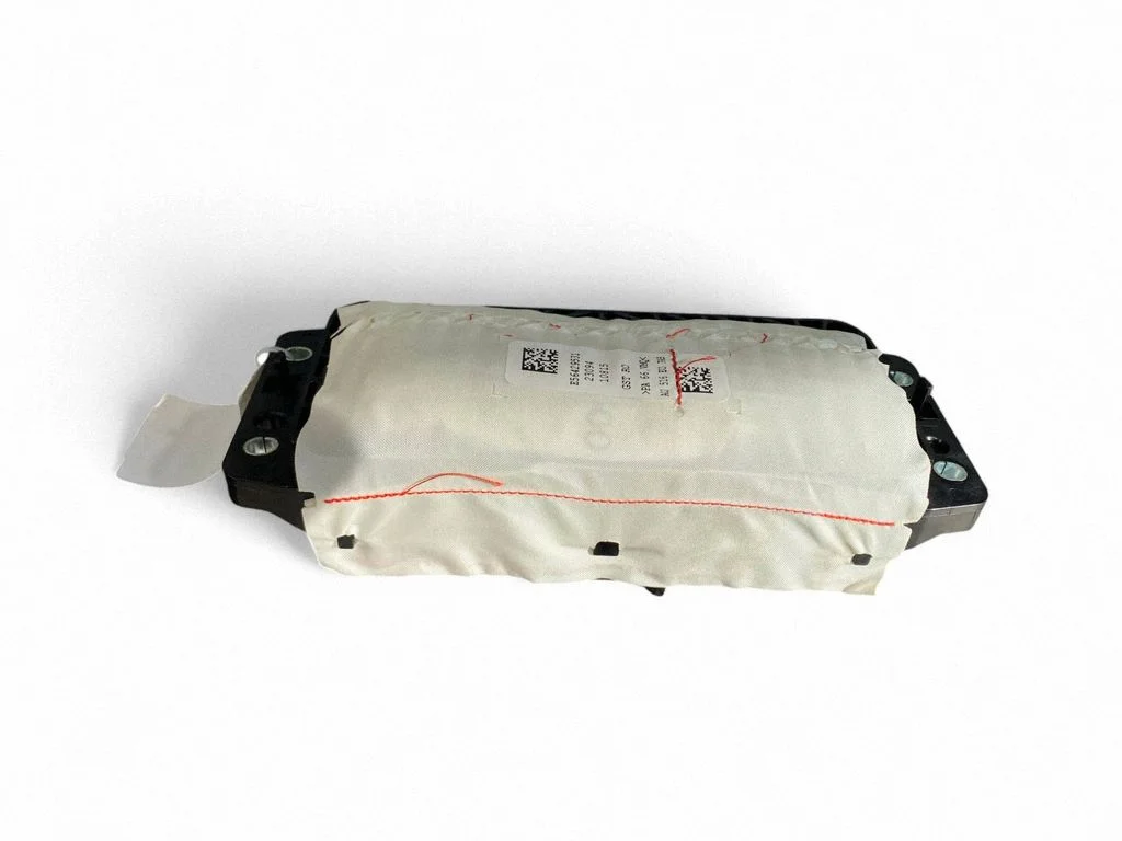 Kõrvalistuja turvapadi 4KE880204D