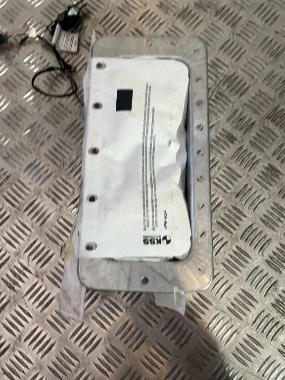 Passenger airbag 9347683