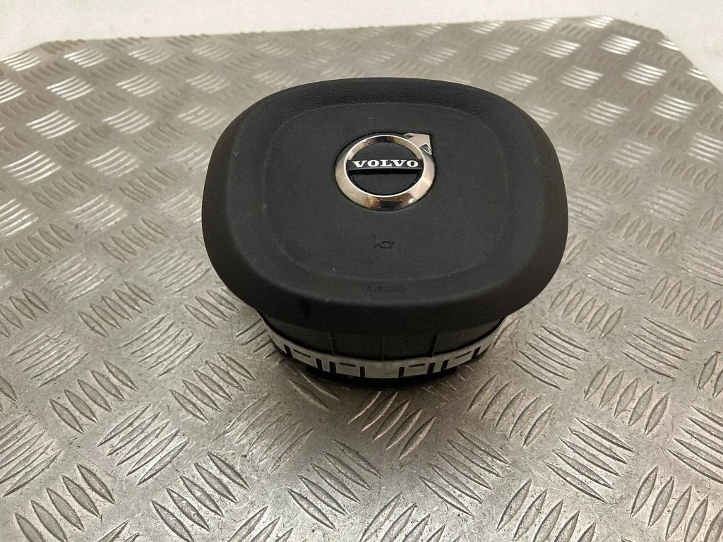 Steering wheel airbag – Volvo XC90 (2014-)