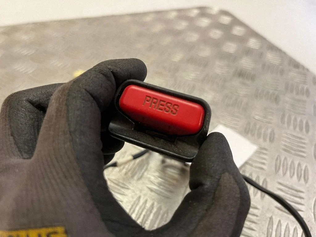 Eesmise turvavöö pannal 1096242