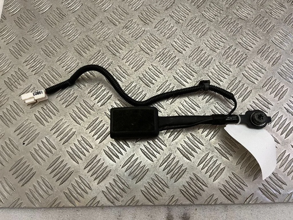 Front seatbelt buckle 88830F1000