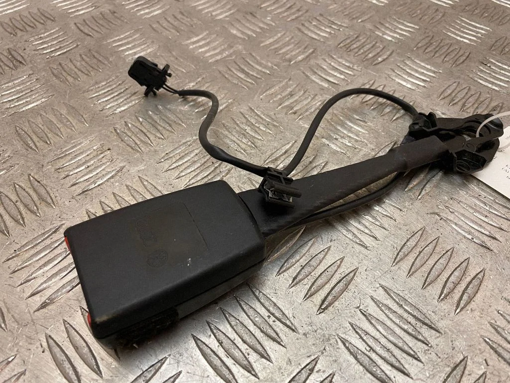 Eesmise turvavöö pannal 8K0857755F