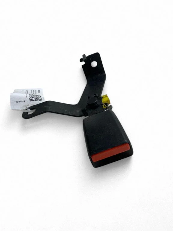 Rear seatbelt buckle 32205740