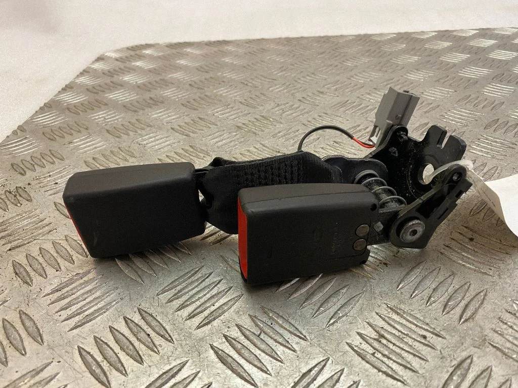 Tagumise turvavöö pannal K8D2613K21AB