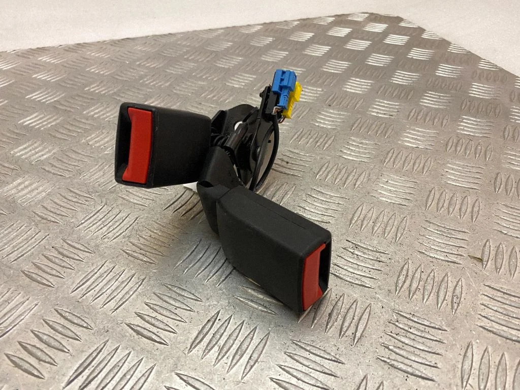 Rear seatbelt buckle A1768600469