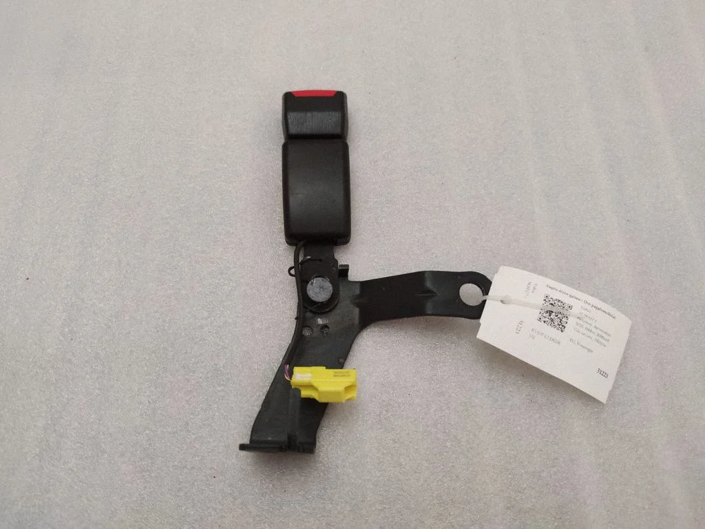 Rear seatbelt buckle 32205740