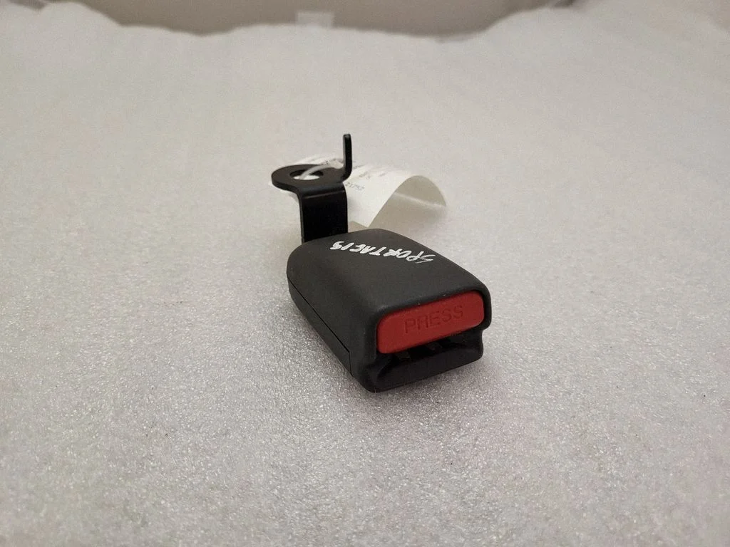 Rear seatbelt buckle 89840F1000