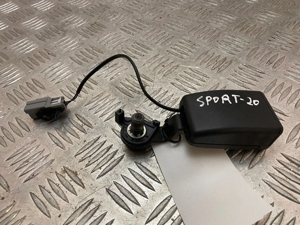 Aizmugurējās drošības jostas sprādze CPLA60044BD