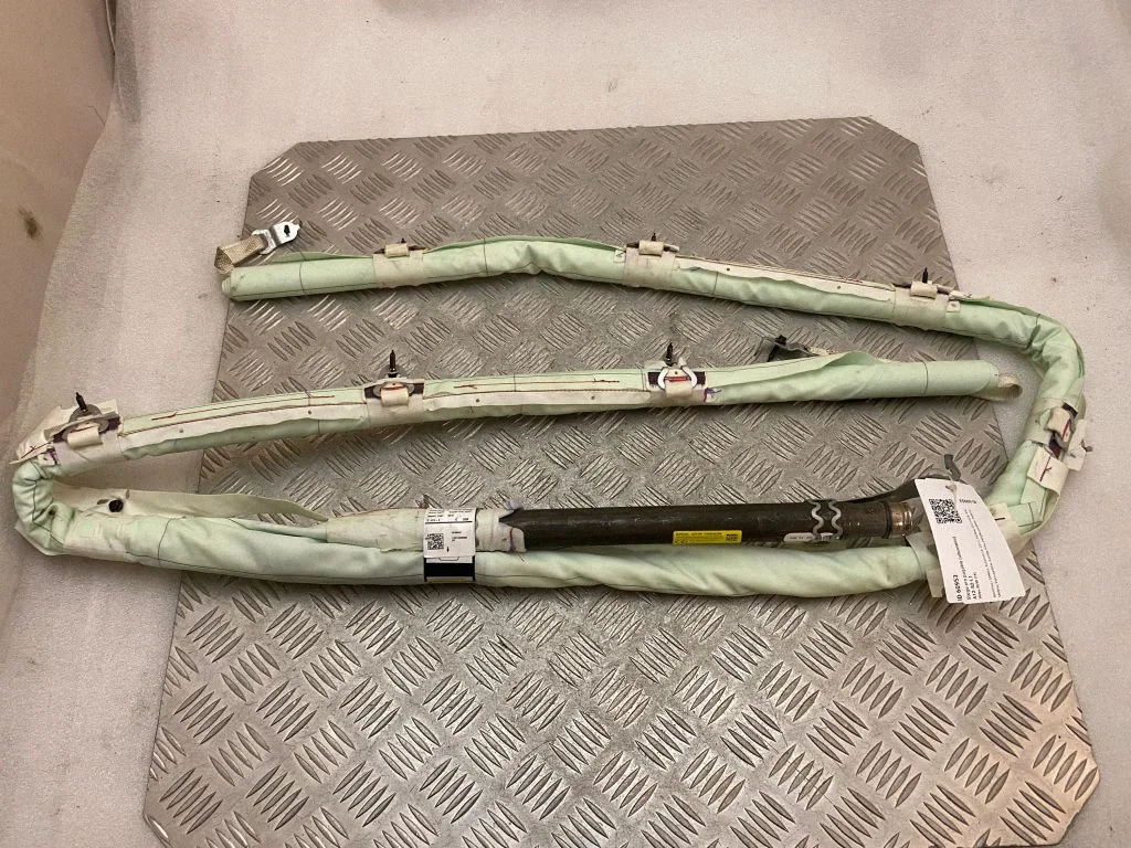 Katuse turvapadi (kardin) 31694107