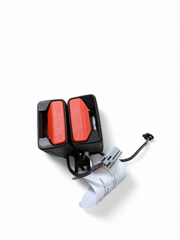 Middle seatbelt buckle (rear) – Volvo XC90 (2014-)