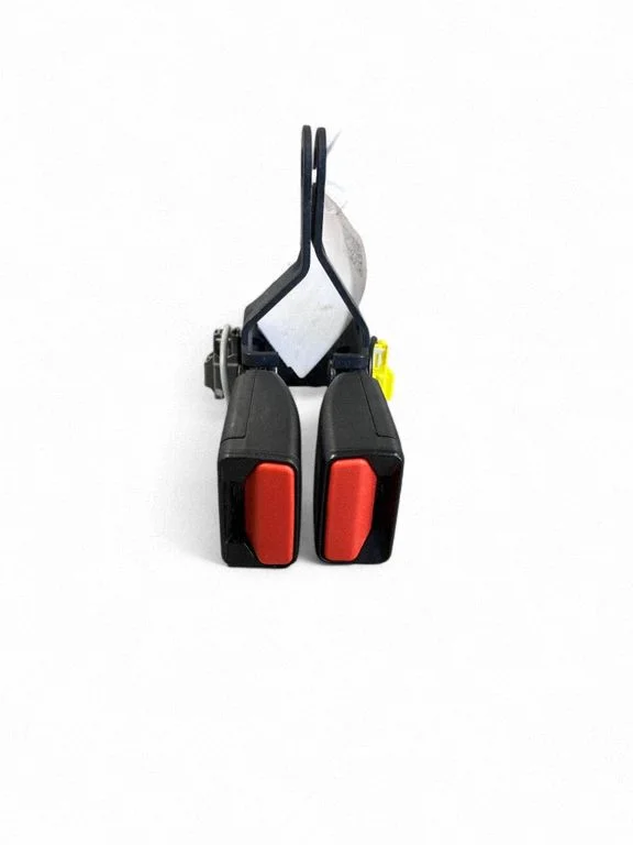 Middle seatbelt buckle (rear) – Volvo XC60 (2017-)