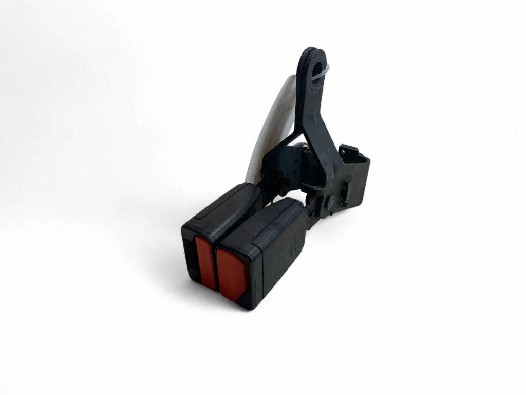 Middle seatbelt buckle (rear) – Volvo XC60 (2017-)