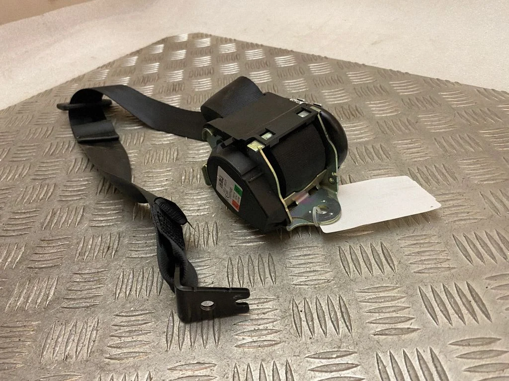 Rear seatbelt 31462131