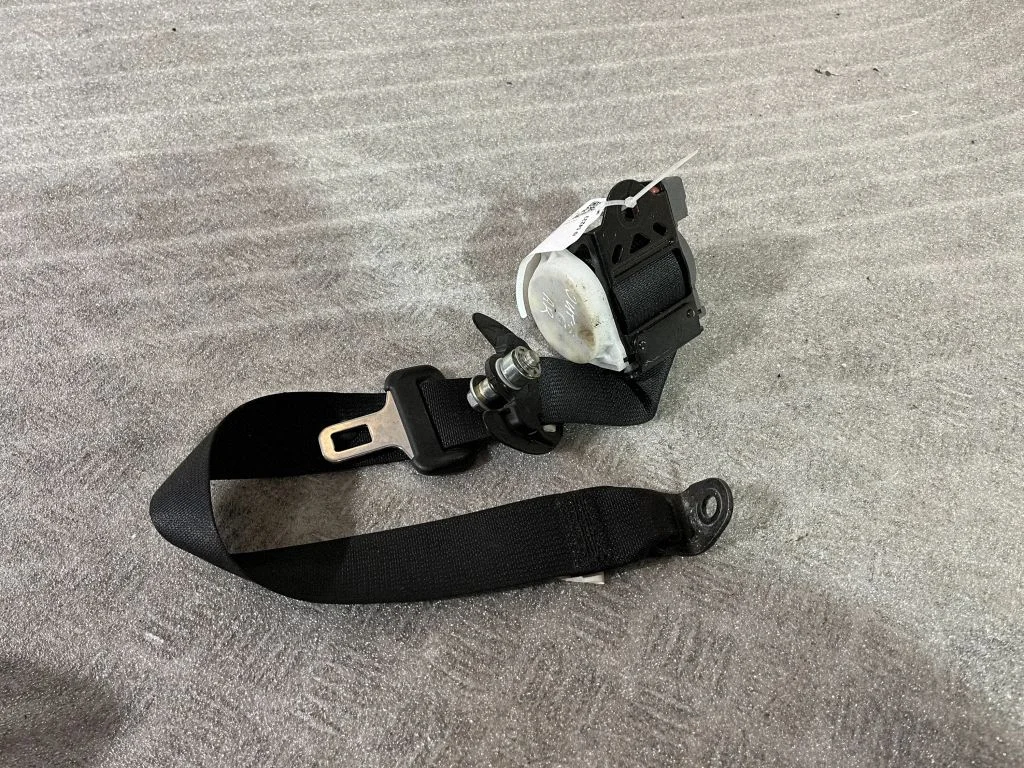 Rear seatbelt 0641144